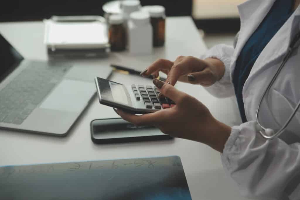 Médico: Você Ainda Paga Imposto Como Pessoa Física? Veja Quanto Isso Pode Estar Custando