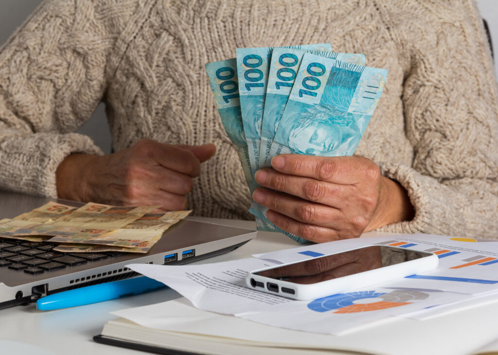 Pessoa Física que Presta Serviço e Paga mais Imposto